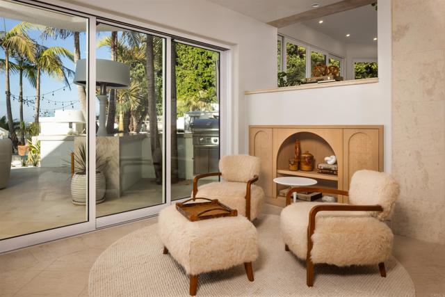 Detail Gallery Image 7 of 75 For 1904 via Casa Alta, La Jolla,  CA 92037 - 7 Beds | 7/2 Baths