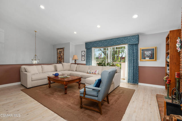 1455 Calle Colina, Thousand Oaks CA: https://media.crmls.org/mediaz/7f4328d5-f670-47df-b4ef-ff4cfe8e3e1c.jpg