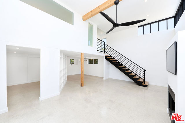 519 1/2 San Juan Avenue, Venice CA: https://media.crmls.org/mediaz/7f438da8-128b-408d-a04b-8ebf4cd3d93d.jpg