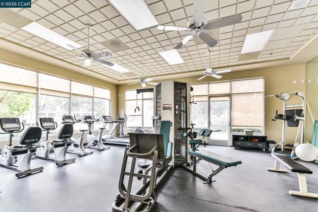 95 Goldspur Way, Brentwood CA: https://media.crmls.org/mediaz/7f43eadd-bdea-4198-8aa3-1175e6c5c938.jpg