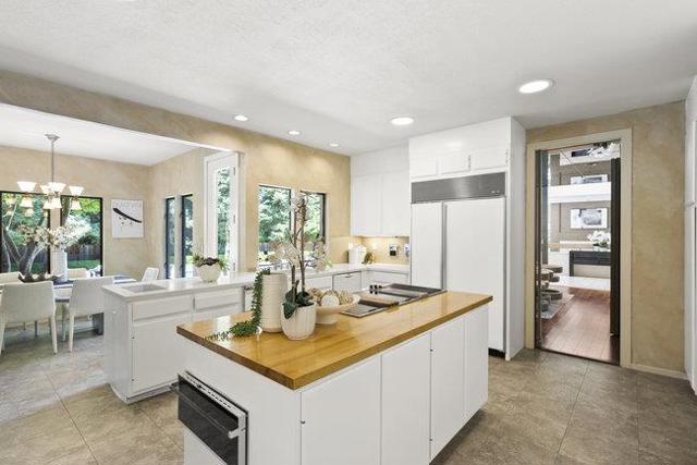 84 Selby, Atherton CA: https://media.crmls.org/mediaz/7f448f84-b633-4f56-ac9a-a3d65e951e6a.jpg