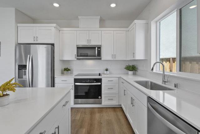 9182 Wickham Court, Gilroy CA: https://media.crmls.org/mediaz/7f44db11-cd90-4b08-83ef-c3c8fa6cba88.jpg