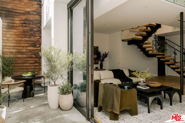 702 N Doheny Drive, West Hollywood CA: https://media.crmls.org/mediaz/7f44f13e-8de9-4a2a-ad98-86ec9a4d89e4.jpg