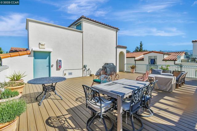 4395 Piedmont Ave, Oakland CA: https://media.crmls.org/mediaz/7f45906e-f357-4a88-b0c0-41655e07afea.jpg