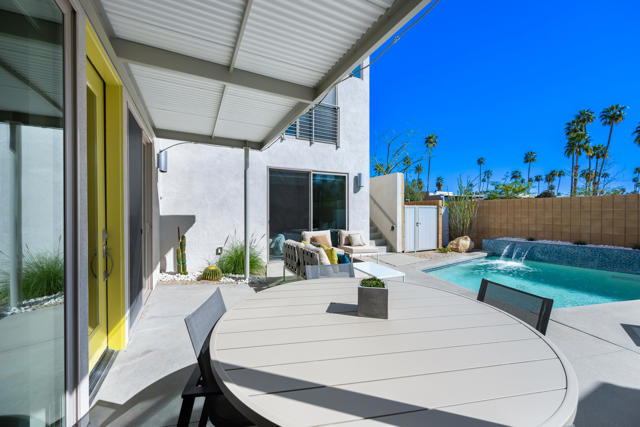 970 Oceo S Circle, Palm Springs CA: https://media.crmls.org/mediaz/7f45dbca-0007-4fb9-aa23-9384ba5e8642.jpg