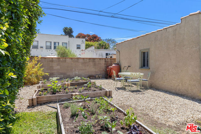 1628 Sycamore Avenue, Los Angeles, California 90019, 2 Bedrooms Bedrooms, ,1 BathroomBathrooms,Single Family Residence,For Sale,Sycamore,24372563