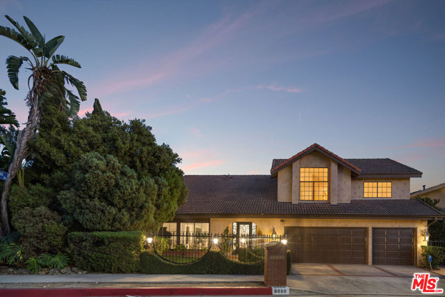 8004 Oceanus Drive, Los Angeles CA: https://media.crmls.org/mediaz/7f45e4c0-2ea7-4490-be0c-91c26578ec0c.jpg