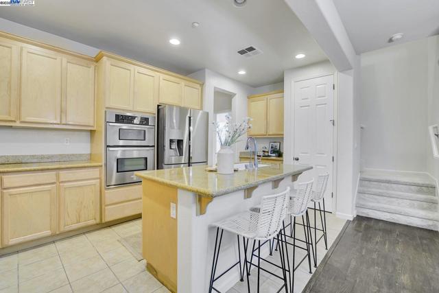 5092 Fioli Loop, San Ramon CA: https://media.crmls.org/mediaz/7f4620de-768b-4fe4-ae25-a2a4c1dfdd3d.jpg