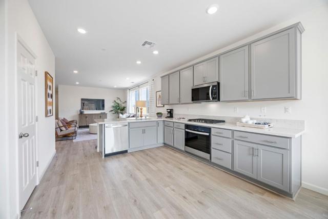 1871 Hydrangea Drive, Hollister CA: https://media.crmls.org/mediaz/7f468c0e-a6b2-486d-8474-f6d55d78b648.jpg