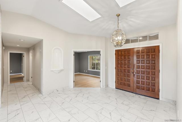 6518 Monte Fuego, Rancho Santa Fe CA: https://media.crmls.org/mediaz/7f469e13-494e-4f81-a15a-7e908cfe432e.jpg