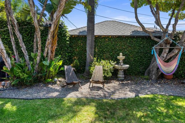 6677 W 88th St, Los Angeles CA: https://media.crmls.org/mediaz/7f46d8ec-bc89-489b-8e65-1c159f73a4d0.jpg