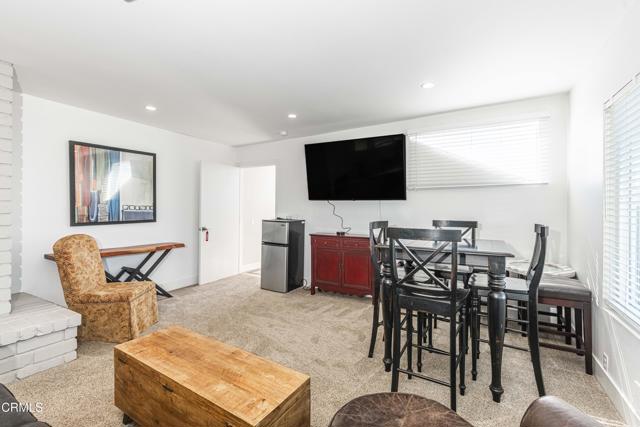 2516 Roosevelt Boulevard, Oxnard CA: https://media.crmls.org/mediaz/7f475c68-f630-4427-a562-622c8f2589c9.jpg