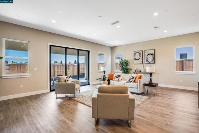 3161 Echo Way, Tracy CA: https://media.crmls.org/mediaz/7f47601a-89b0-4eb9-a79a-3a1ee6145dc7.jpg