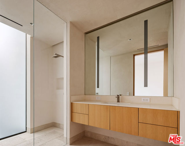 1520 Carla, Beverly Hills CA: https://media.crmls.org/mediaz/7f47c473-cb4f-4d4e-8e41-1a239d76e52a.jpg
