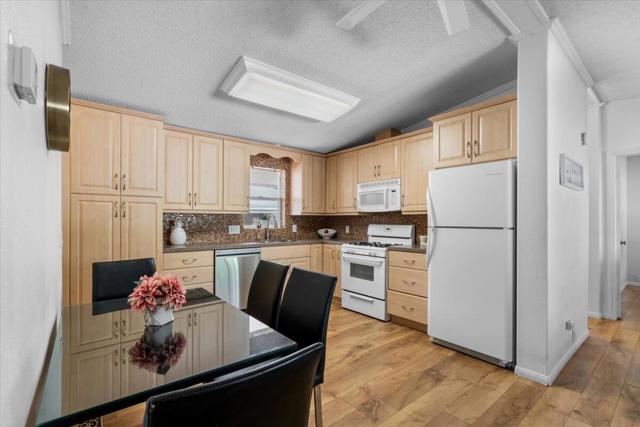 191 Geronimo Street, Palm Springs CA: https://media.crmls.org/mediaz/7f48ab73-052f-4101-a8e5-3237228ab046.jpg