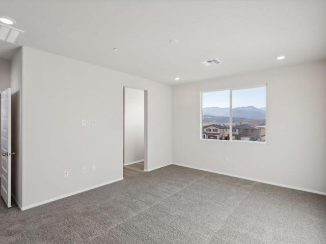 Detail Gallery Image 12 of 15 For 19417 Brush Creek Way, Lake Elsinore,  CA 92532 - 4 Beds | 3 Baths
