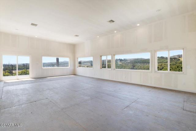 8445 Roseland Avenue, Moorpark CA: https://media.crmls.org/mediaz/7f49f98d-9c80-41c0-984c-5fe145aa623b.jpg