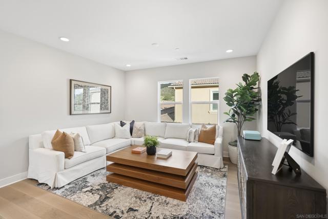 951 Visalia Pl, San Marcos CA: https://media.crmls.org/mediaz/7f4a3ace-112c-4af7-bd31-9f841af57132.jpg