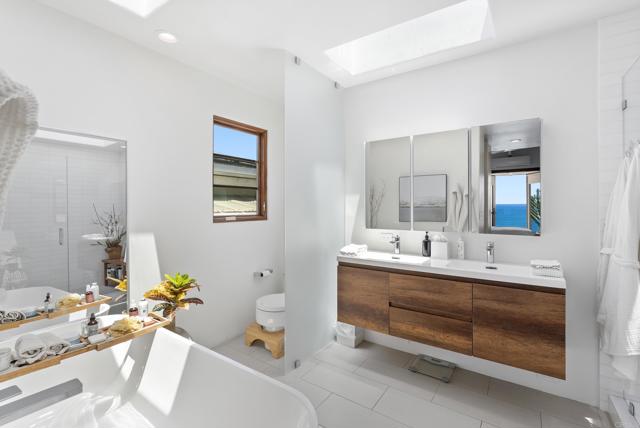 Detail Gallery Image 10 of 31 For 1370 Neptune Ave, Encinitas,  CA 92024 - 4 Beds | 4/1 Baths