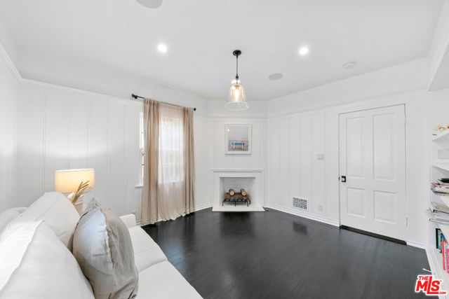 10736 Le Conte Avenue, Los Angeles CA: https://media.crmls.org/mediaz/7f4ab26c-ef8c-47f3-a70f-5a0e82c3ac22.jpg