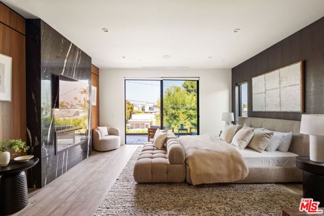 816 N Stanley Avenue, Los Angeles CA: https://media.crmls.org/mediaz/7f4aee31-7ec0-4ee9-b104-4809ff01d379.jpg