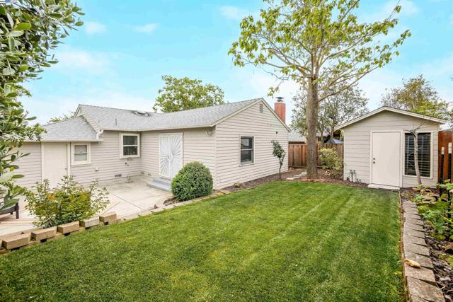 19157 San Miguel Ave, Castro Valley CA: https://media.crmls.org/mediaz/7f4af344-a50d-4839-88bb-2bf369f1a6f5.jpg