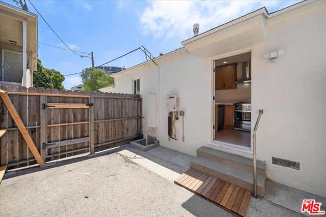 701 Oxford Avenue, Marina del Rey CA: https://media.crmls.org/mediaz/7f4b322b-c625-43c2-81a1-9308f74bb7b2.jpg