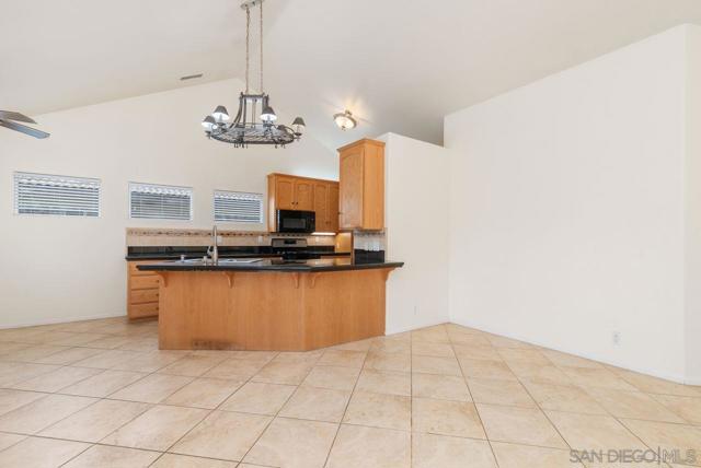 13222 Whitewater Dr, Poway CA: https://media.crmls.org/mediaz/7f4be4c7-d8ab-4f51-8862-ee637501dff4.jpg