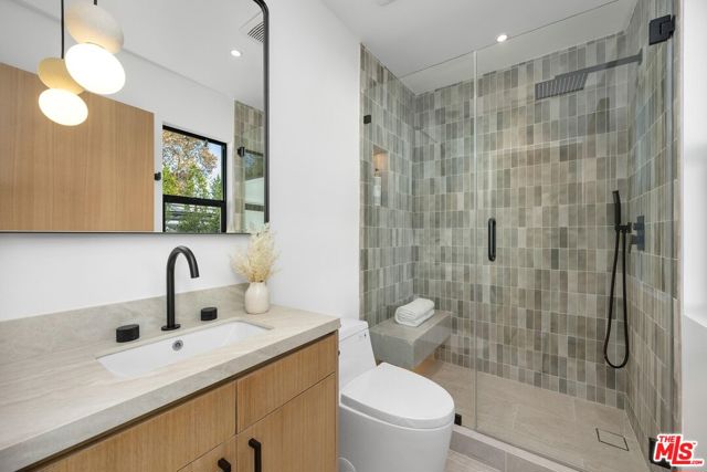 4627 Sunnyslope Avenue, Sherman Oaks CA: https://media.crmls.org/mediaz/7f4c9f32-4102-4b0b-a905-4428fb5cd526.jpg