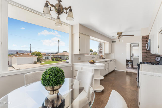 47 Grandview Circle, Camarillo CA: https://media.crmls.org/mediaz/7f4cfbc2-a541-4585-a7ce-48f0b7322e99.jpg