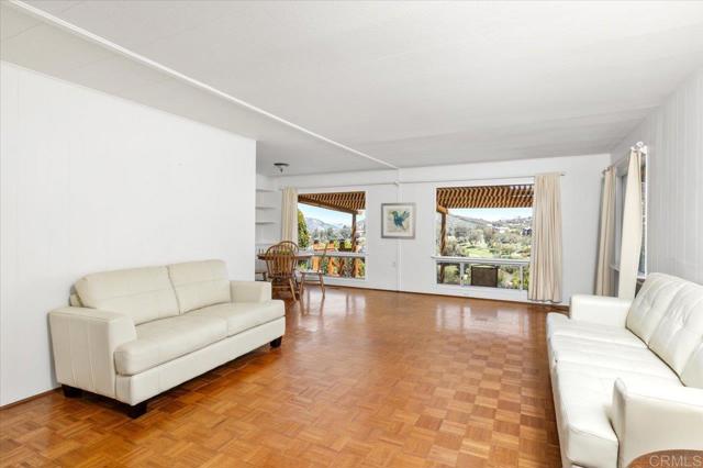 8975 Lawrence Welk Dr, Escondido CA: https://media.crmls.org/mediaz/7f4d03fb-3587-497a-b434-a8374b285d5e.jpg