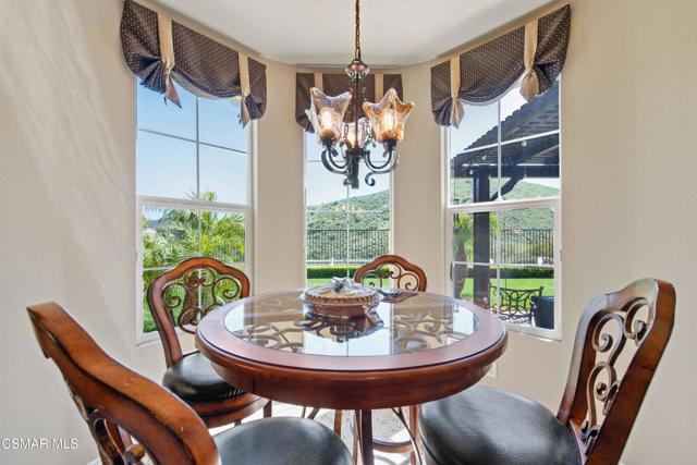 3194 Sunset Hills Boulevard, Thousand Oaks CA: https://media.crmls.org/mediaz/7f4d26eb-1a6b-44ad-9d59-16ce2e5b3c4c.jpg