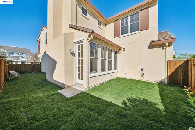 220 Hollister Avenue, Alameda CA: https://media.crmls.org/mediaz/7f4d8c41-46f7-4798-9b3a-093323322cac.jpg