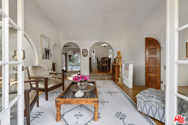 400 W Avenue 42 Avenue, Los Angeles CA: https://media.crmls.org/mediaz/7f4e3b2c-3faa-4ad8-a069-0e908f2dc68d.jpg