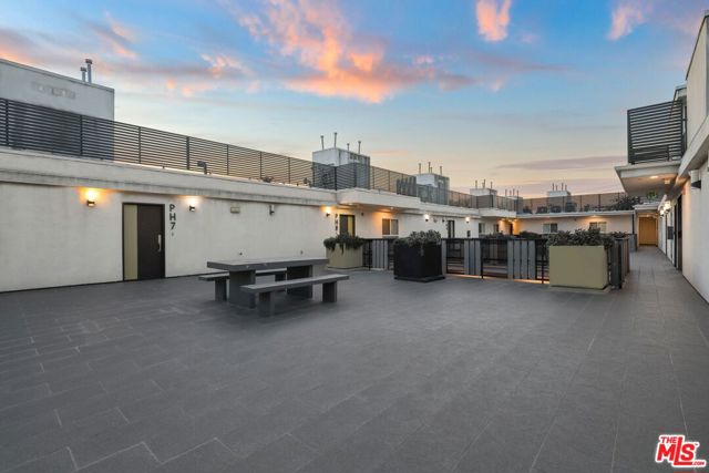 1539 Beloit #Penthouse 8, Los Angeles, CA 90025