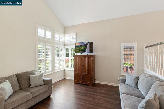 313 Willowwood Ct, Vacaville CA: https://media.crmls.org/mediaz/7f4ea08d-87ee-4f8c-961c-eac5ac901bc2.jpg
