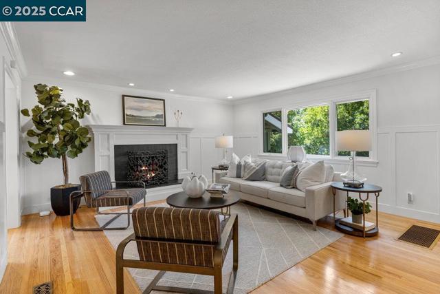 5 Kayser Ct, Walnut Creek CA: https://media.crmls.org/mediaz/7f4ee635-b871-4687-a644-47b99bfbffae.jpg