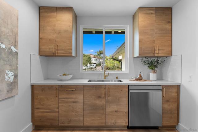 5576 Chelsea Ave, La Jolla CA: https://media.crmls.org/mediaz/7f4f1fe4-b20d-4953-bbe9-1ba2a4c742bf.jpg