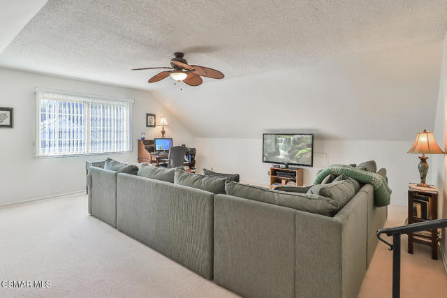 5260 Edgeware Drive, Calabasas CA: https://media.crmls.org/mediaz/7f4fe229-9227-4034-a267-76b1922e03ce.jpg