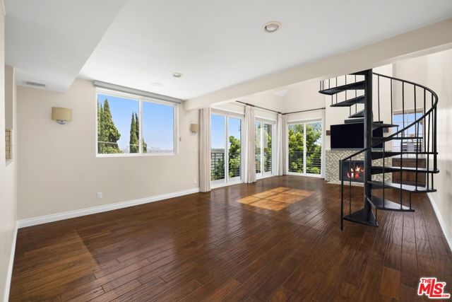 1129 Larrabee Street, 15 photo 3