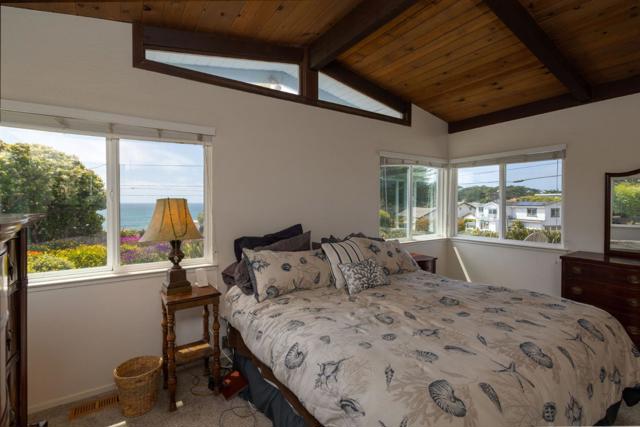 816 Park Avenue, Moss Beach CA: https://media.crmls.org/mediaz/7f4ff913-4311-4d35-a01d-f221d53696d6.jpg