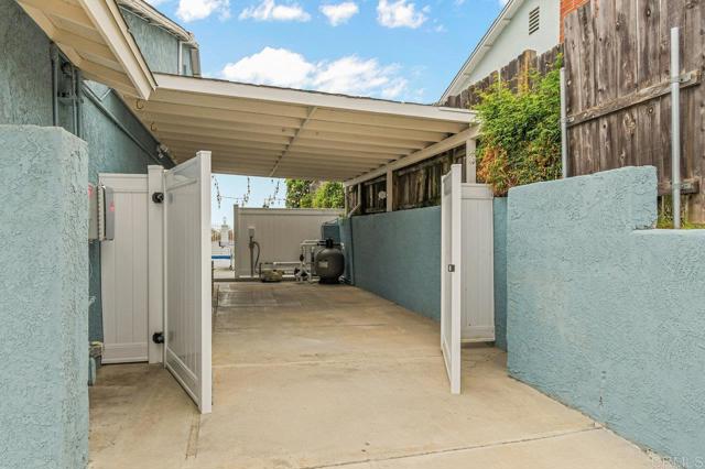 9933 Golden West Ln, Santee CA: https://media.crmls.org/mediaz/7f50425c-1f89-4af9-bb2d-775adce2e36e.jpg