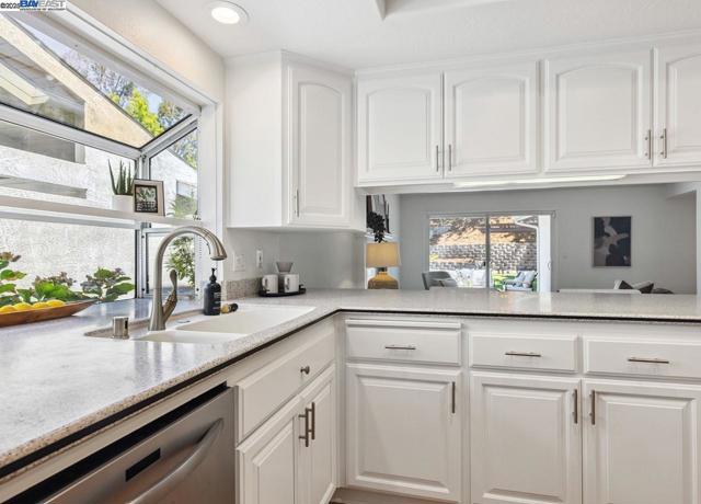 2485 Talavera Dr, San Ramon CA: https://media.crmls.org/mediaz/7f505dff-c458-4f75-9e69-401f6e9436f5.jpg