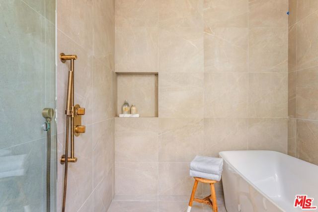 919 1/2 Hilldale Avenue, West Hollywood CA: https://media.crmls.org/mediaz/7f5071e1-793d-4d1c-b597-81e20765fe02.jpg