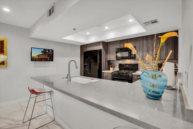 200 E Racquet Club Road, Palm Springs CA: https://media.crmls.org/mediaz/7f507ecb-9e75-4a75-b279-ad056ee945f2.jpg