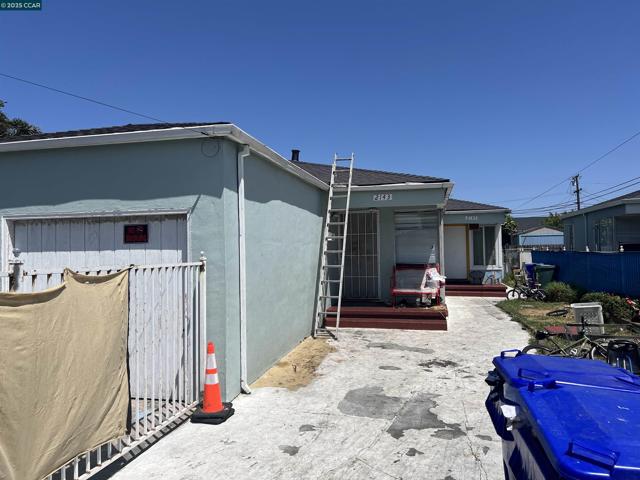 2143 Sanford Ave, San Pablo CA: https://media.crmls.org/mediaz/7f515304-d46e-4f48-8bca-8a12e634e93d.jpg