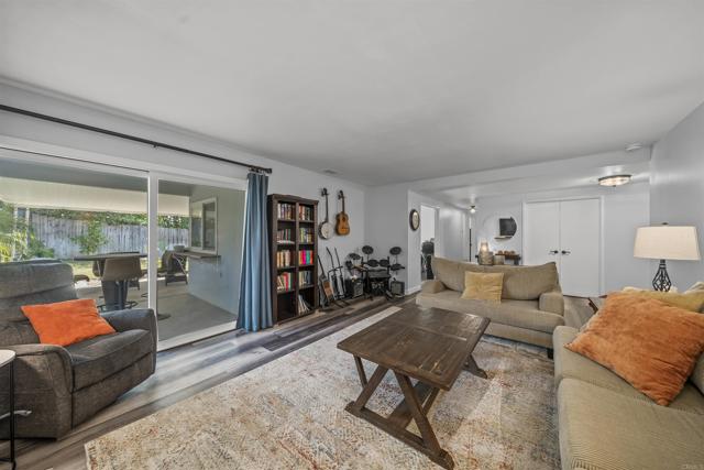 Detail Gallery Image 5 of 43 For 623 Highland St, Escondido,  CA 92027 - 3 Beds | 2 Baths