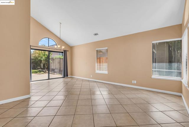 4820 RIDGEVIEW DRIVE, Antioch CA: https://media.crmls.org/mediaz/7f5242c8-4c6a-46e5-8dcc-6f36dece7a2a.jpg