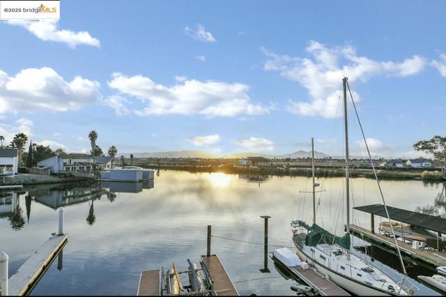 4930 Discovery Pt, Discovery Bay CA: https://media.crmls.org/mediaz/7f5301fd-cc6f-4358-bbcf-840c7449e88b.jpg