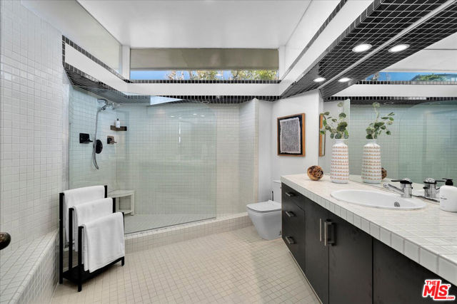 741 Marlin, Laguna Beach CA: https://media.crmls.org/mediaz/7f53101f-128a-4671-bb7f-93456bdc63dc.jpg